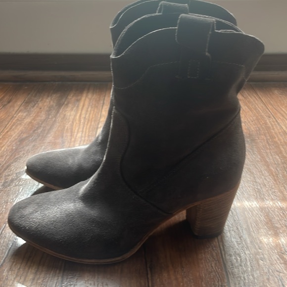 ALBERTO FERMANI Women's Suede Capricia Ankle Boots. Size 36.5. Used good condt. - Picture 3 of 11